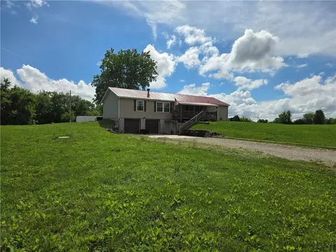 22812 S Valley Rd, Pleasant Hill, MO 64080