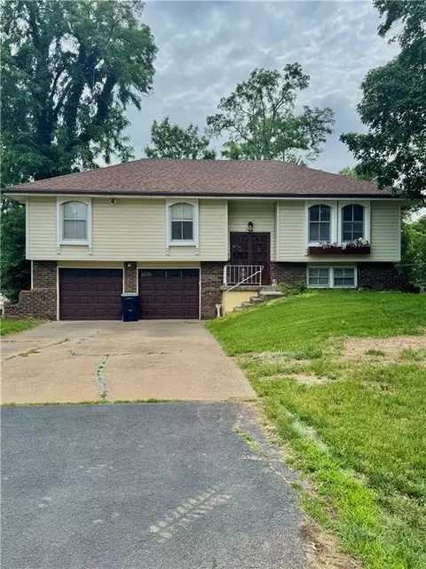 3417 NE Prather Rd, Kansas City, MO 64116