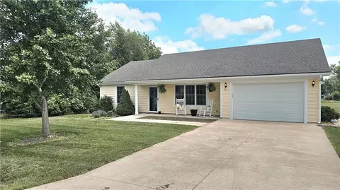313 S Thompson St, Butler, MO 64730