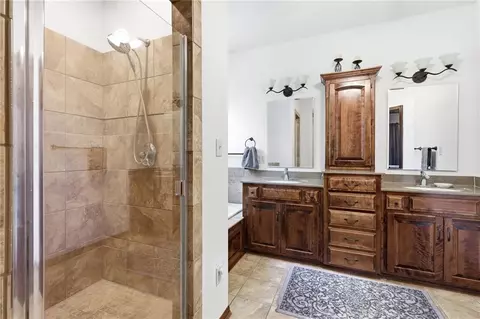 Bath - 31502 E Heidelberger Rd, Buckner, MO 64016 photo 3 of 7