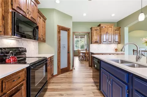 Kitchen - 31502 E Heidelberger Rd, Buckner, MO 64016 photo 6 of 11