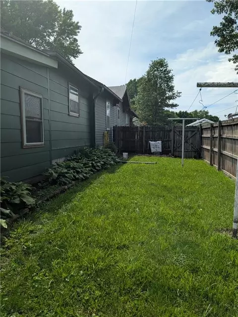 530 N Lyon Ave, Marshall, MO 65340