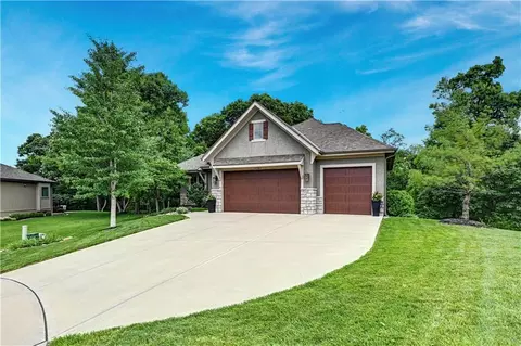 5707 Constance St, Shawnee, KS 66216
