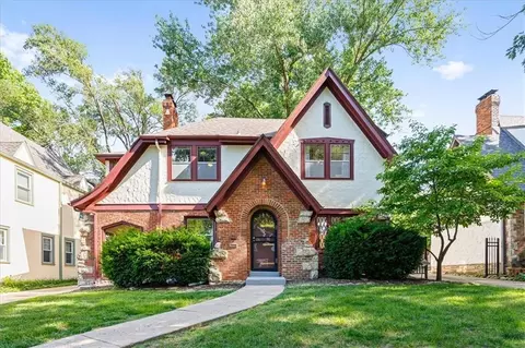 627 W 70 St, Kansas City, MO 64113