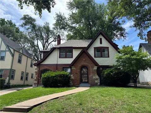 627 W 70 St, Kansas City, MO 64113