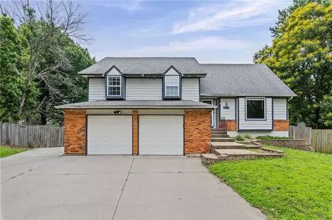 16413 W 139th Cir, Olathe, KS 66062