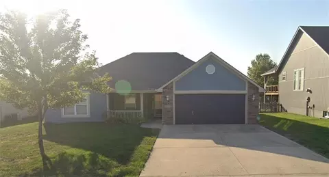 1604 SE Dalton Dr, Lees Summit, MO 64081