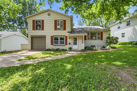 9113 W 90th Ter, Overland Park, KS 66212