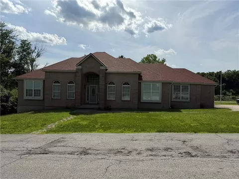 7430 Manchester Ave, Kansas City, MO 64133