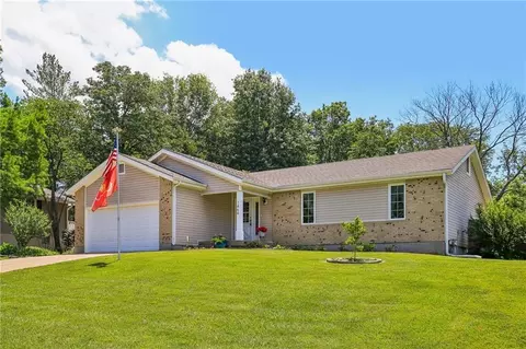 1464 Grandview Dr, Warrensburg, MO 64093