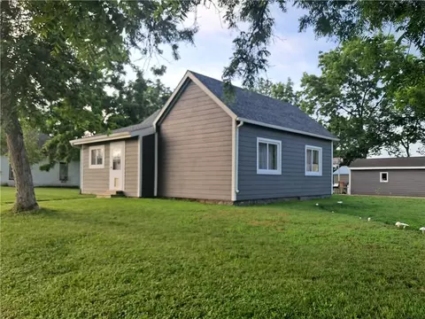 309 W Lake St, Mclouth, KS 66054