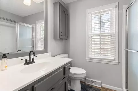 Bath - 520 SW Windmill Ln, Lees Summit, MO 64082 photo 1 of 2