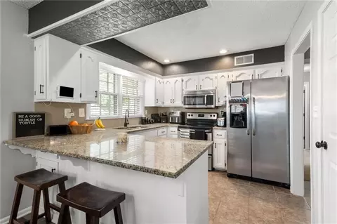 Kitchen - 520 SW Windmill Ln, Lees Summit, MO 64082 photo 2 of 2