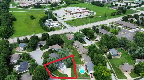 View/Area - 520 SW Windmill Ln, Lees Summit, MO 64082 photo 2 of 2