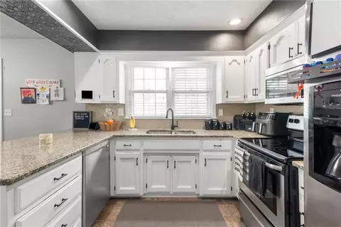 Kitchen - 520 SW Windmill Ln, Lees Summit, MO 64082 photo 1 of 2