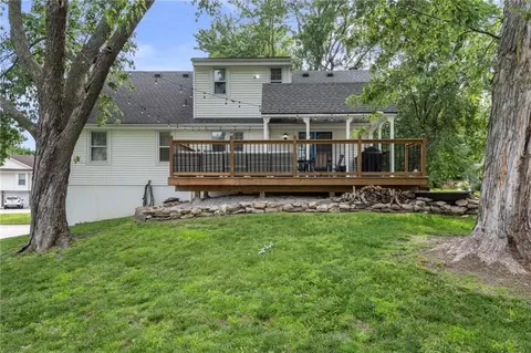 Exterior - 520 SW Windmill Ln, Lees Summit, MO 64082 photo 9 of 10