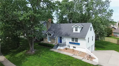 Exterior - 520 SW Windmill Ln, Lees Summit, MO 64082 photo 2 of 10