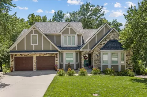 4208 NE Courtney Dr, Lees Summit, MO 64064