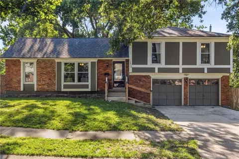 12819 Cambridge Ave, Grandview, MO 64030