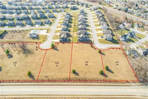 1700 NE Bluff St, Lees Summit, MO 64086