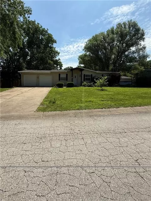 193 SE 51st Rd, Warrensburg, MO 64093