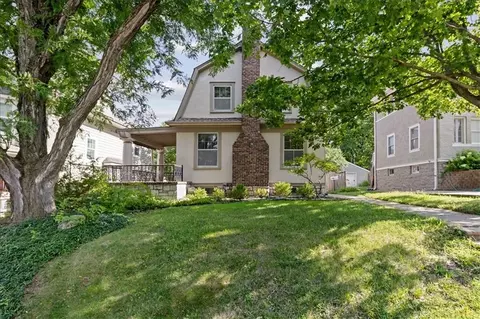 25 E 53rd St, Kansas City, MO 64112