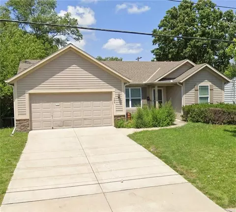 704 W Dennis Ave, Olathe, KS 66061