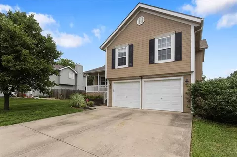 Exterior - 717 Canter St, Raymore, MO 64083 photo 2 of 10