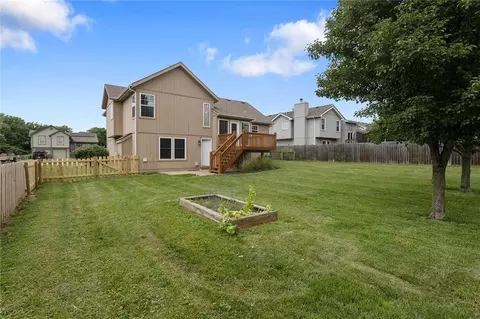 Exterior - 717 Canter St, Raymore, MO 64083 photo 8 of 10
