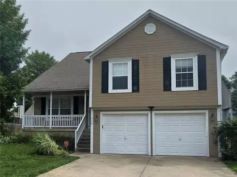 717 Canter St, Raymore, MO 64083