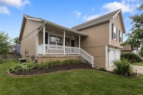 Exterior - 717 Canter St, Raymore, MO 64083 photo 3 of 10