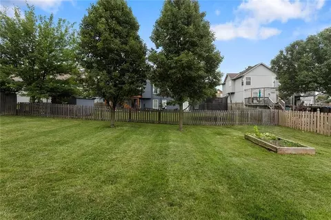 Exterior - 717 Canter St, Raymore, MO 64083 photo 6 of 10