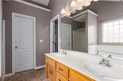 Bath - 717 Canter St, Raymore, MO 64083 photo 2 of 4