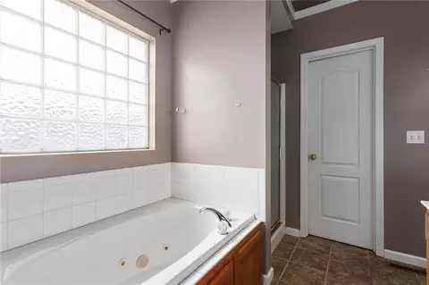 Bath - 717 Canter St, Raymore, MO 64083 photo 3 of 4