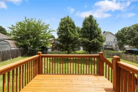Exterior - 717 Canter St, Raymore, MO 64083 photo 5 of 10