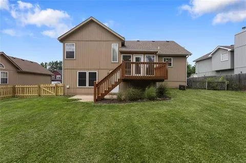 Exterior - 717 Canter St, Raymore, MO 64083 photo 9 of 10