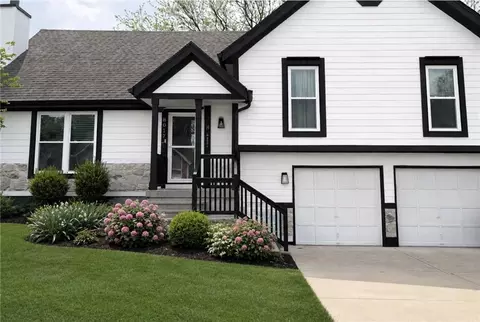 8017 W 149th St, Overland Park, KS 66223