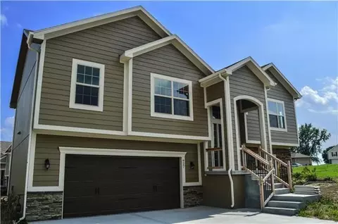 927 NW Long Dr, Grain Valley, MO 64029