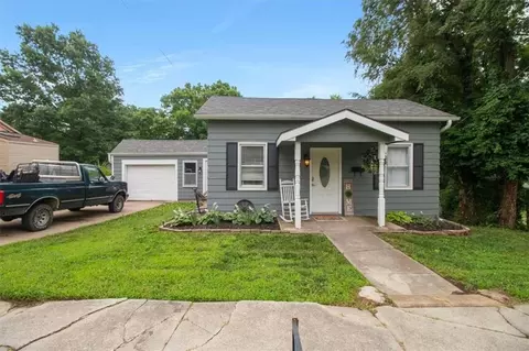 615 Highland Ave, Lexington, MO 64067