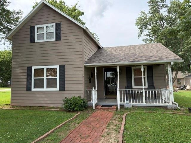 901 E 5th St, Altamont, KS 67330