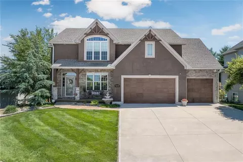 4614 Corinth Dr, Saint Joseph, MO 64506