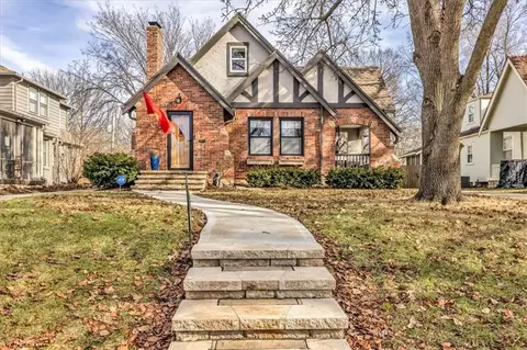7547 Grand Ave, Kansas City, MO 64114