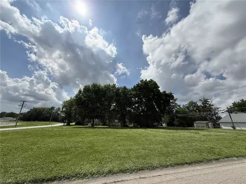 207 N Cedar St, Cameron, MO 64429 photo 2