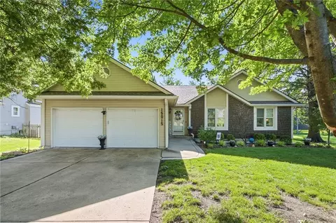15015 Broadmoor St, Overland Park, KS 66223