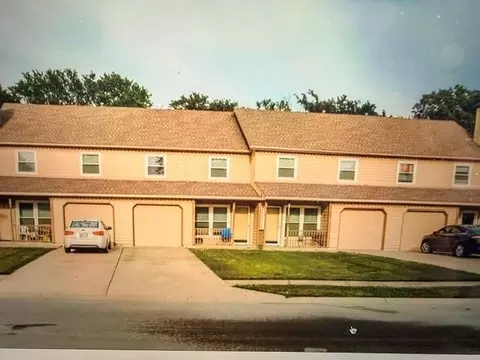 745-51 SE Country Ln, Lees Summit, MO 64063