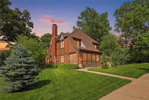 1141 Valentine Rd, Kansas City, MO 64111