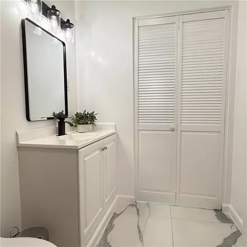 Bath - 710 Elliott St, Buckner, MO 64016 photo 6 of 7