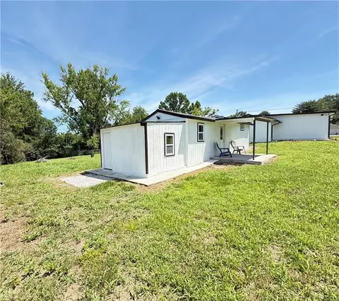 Exterior - 710 Elliott St, Buckner, MO 64016 photo 9 of 11