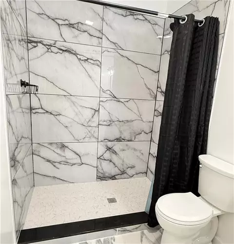 Bath - 710 Elliott St, Buckner, MO 64016 photo 5 of 7