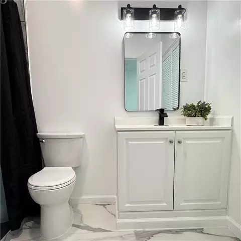 Bath - 710 Elliott St, Buckner, MO 64016 photo 4 of 7